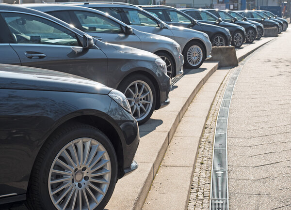 Cars in a diagonal row