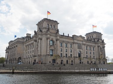 Reichstag Berlin Spree Nehri ile