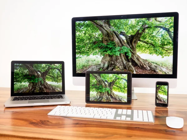 Networked computer and mobile devices — Stock Photo, Image