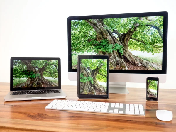 Networked computer and mobile devices — Stock Photo, Image