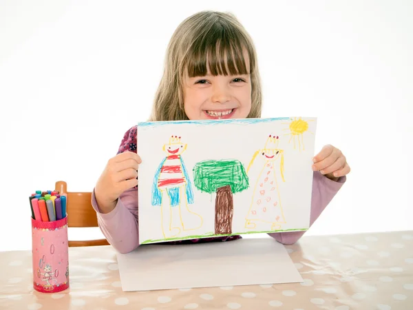 Kind toont een geschilderde afbeelding — Stockfoto