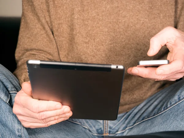 Hands holding tablet and smartphone — Stock Photo, Image