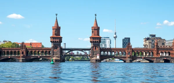 Panorama Oberbaumbridge i Berlin — Stockfoto