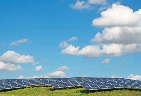 Solar panels under a blue sky — Stock Photo, Image