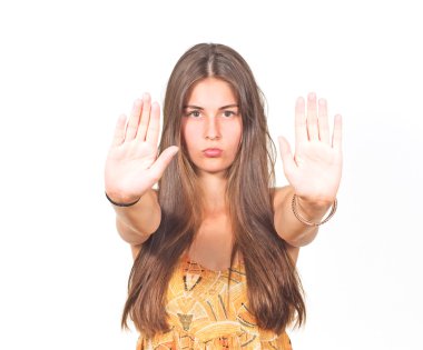 çekici genç kadın teklifi reddeder