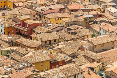 Bir Akdeniz kenti çatılar