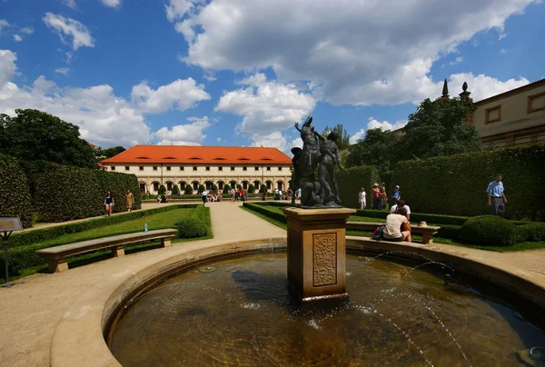 Prag, Valdstejska trädgård — Stockfoto