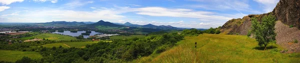 Panoramablick auf das tschechische Zentralgebirge — Stockfoto