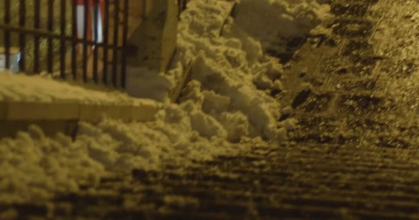 Frysta trappor natt vinter — Stockvideo