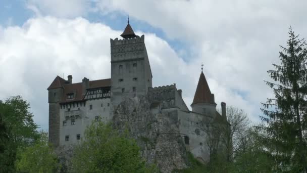 Dracula-Festung in den Bergen — Stockvideo