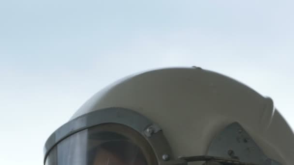 旋转的宇航员女人 — 图库视频影像