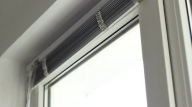 Güneşlikler penceresinde