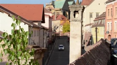 Baca ve Ortaçağ döşeli cadde