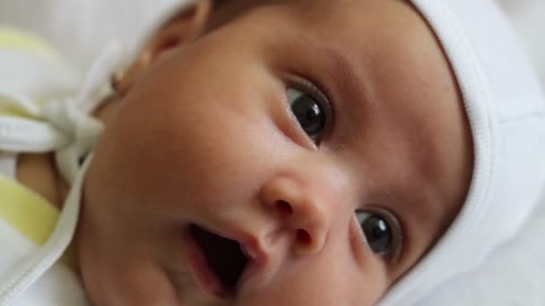 Cara de bebé — Vídeos de Stock