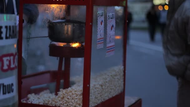 Kopen van Popcorn — Stockvideo