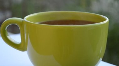 Yeşil fincan sıcak çay