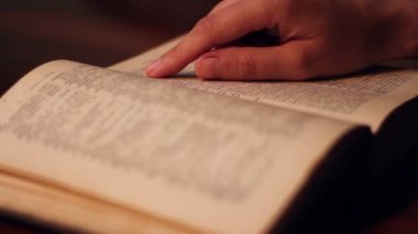 Bir kelime açıklama arayışında