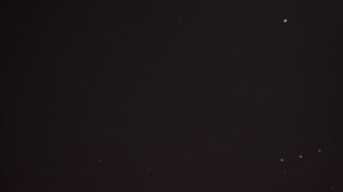 Geceleri yükselen Orion takımyıldızı