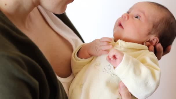 Pequeño recién nacido — Vídeos de Stock