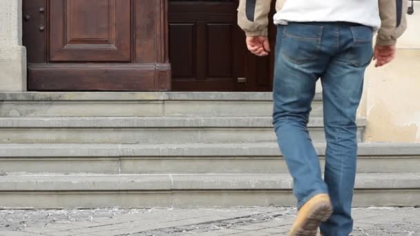 Man Enters Old Edifice — Stok Video