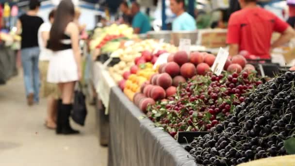Mercado de frutas ecológicas — Vídeo de stock
