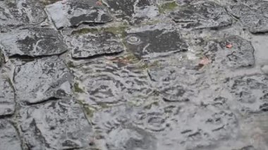 Kaldırımda bir insan gölgesi