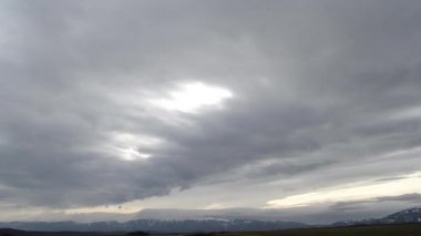 Bulutlar dağlar tepenin yavaş