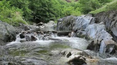 Küçük Weir dağ Nehri üzerinde