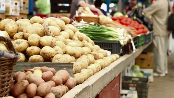 Aardappelen voor verkoop — Stockvideo