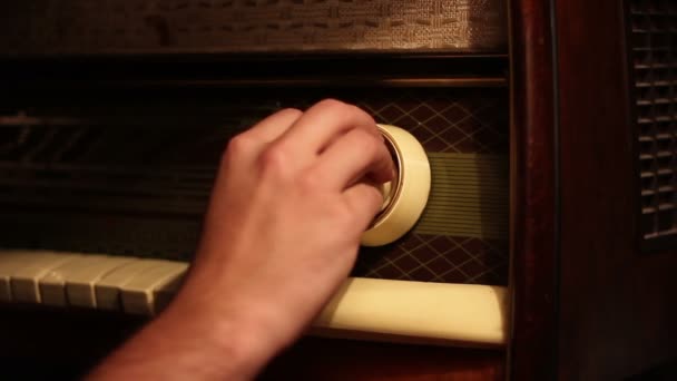 Tuning Old Radio — Stock Video