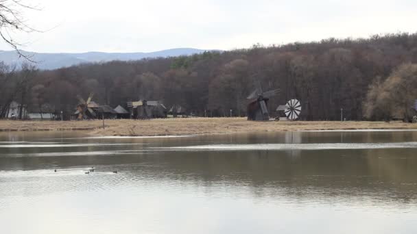 Moulins à vent en bois — Video