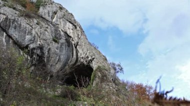 Mağara girişi