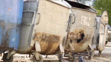 Hasarlı Dumpsters