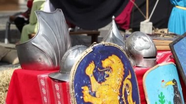 Kask ve kalkanlar