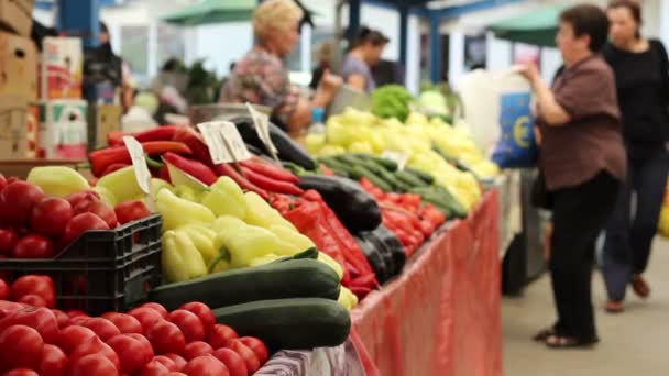 Compra de alimentos ecológicos — Vídeo de stock