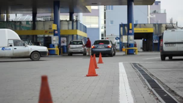 Cue no posto de gasolina — Vídeo de Stock