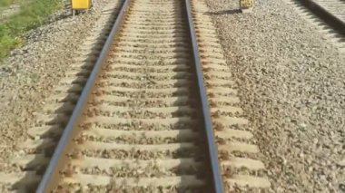 Demiryolu hattı ve dolgu