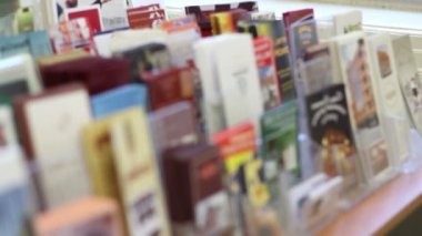 Raf odak üzerinde seyahat broşürleri