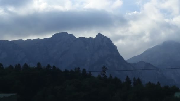 Mächtige Berge Zugblick — Stockvideo