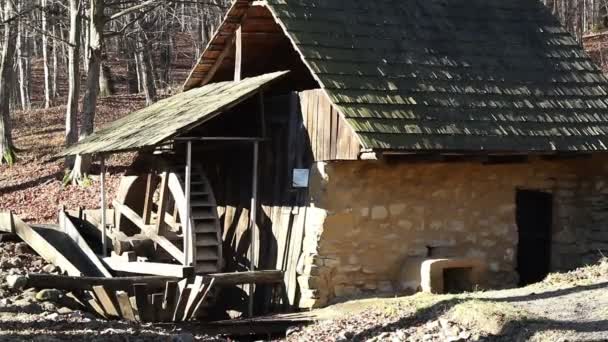 Antigua casa de molino — Vídeos de Stock