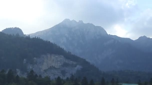 Sarp dağlar tren — Stok video