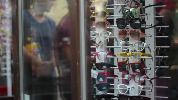 Güneş gözlüğü Dükkanı — Stok video