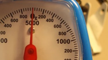 100 g ağırlığında