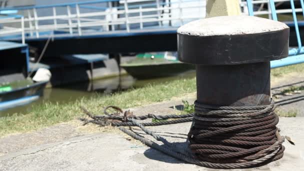 Cables de acero en muelle — Vídeos de Stock