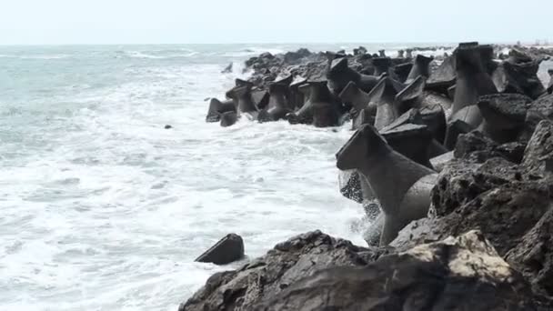 Olas de mar agitadas — Vídeo de stock