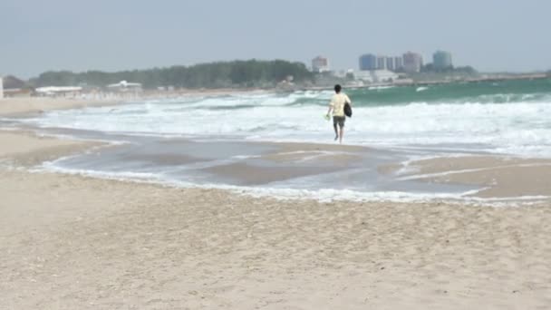 Man Walking Stormy Sea — Stok Video