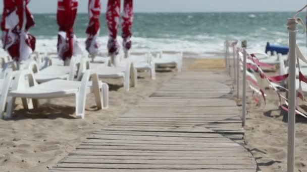 Caminho para o dia da praia ventosa — Vídeo de Stock