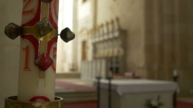 Sunak üzerinde tahtlar