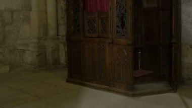 Ahşap kilise günah çıkarma