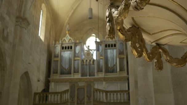 大きな教会のパイプ オルガン — ストック動画